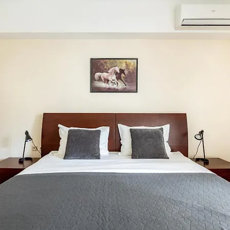 Apartment Live Like An Athenian!