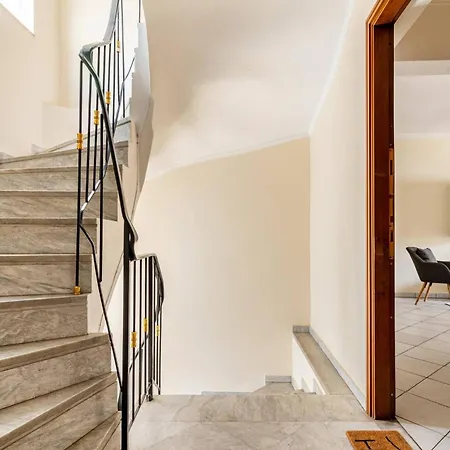 Live Like An Athenian! *